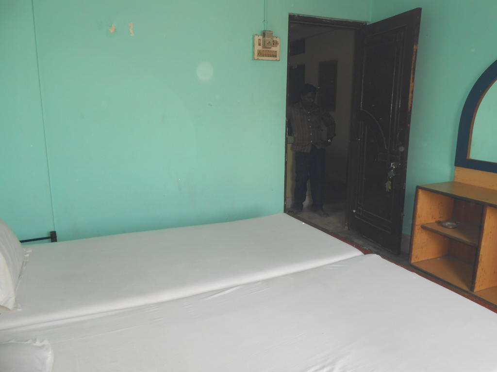ורנאסי Hotel Sonmony מראה חיצוני תמונה
