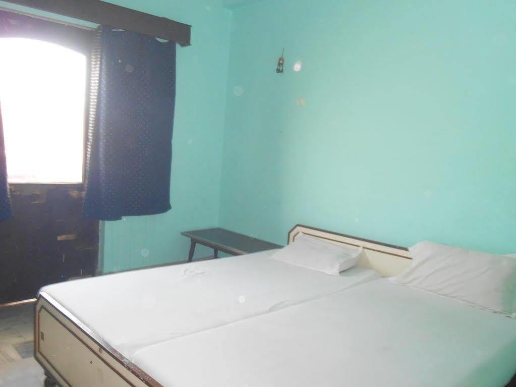 ורנאסי Hotel Sonmony מראה חיצוני תמונה